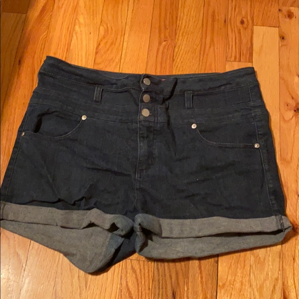 Tinseltown high rise stretch short